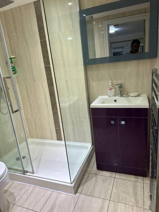 Studio Flat Gants Hill With Free Parking Redbridge Exterior foto